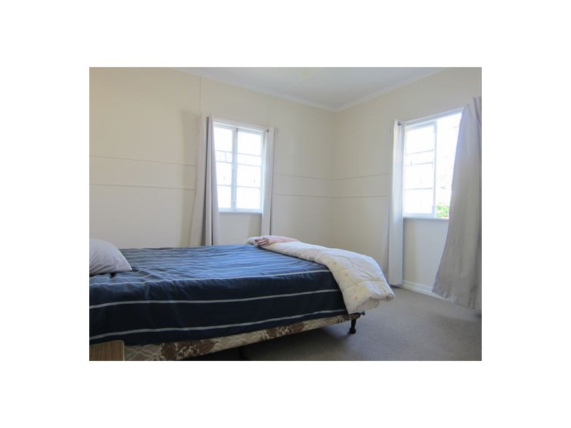 123 Blackstone Road, Silkstone QLD 4304