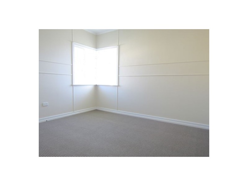 123 Blackstone Road, Silkstone QLD 4304