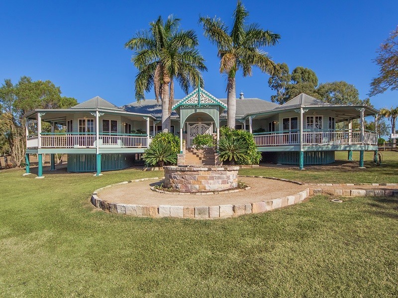 1 Roland Court, Peak Crossing QLD 4306