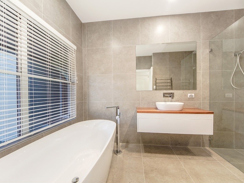 1 Roland Court, Peak Crossing QLD 4306