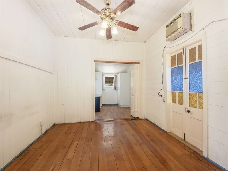 6 Woodgate Street, Churchill QLD 4305