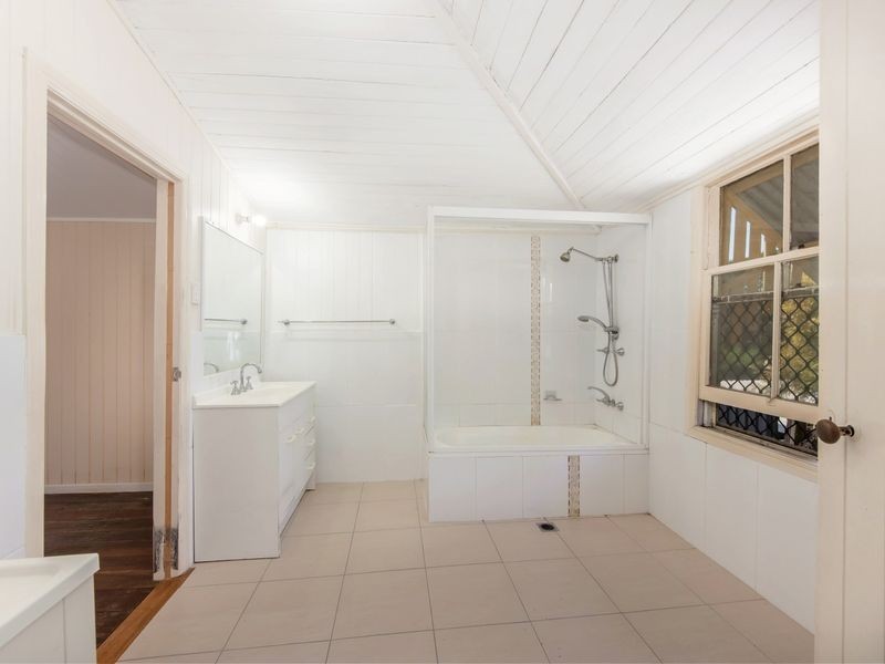 6 Woodgate Street, Churchill QLD 4305