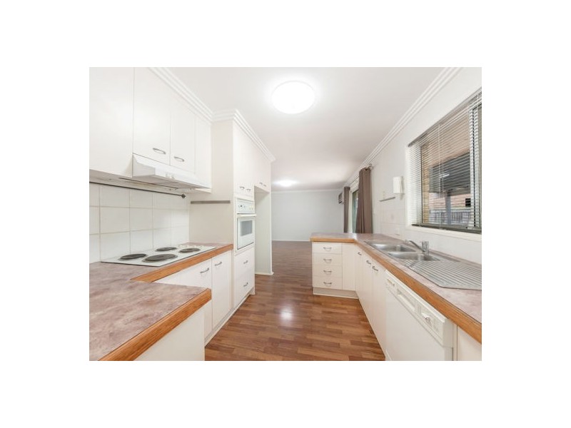 2 Lakewood Court, Flinders View QLD 4305