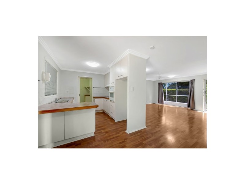 2 Lakewood Court, Flinders View QLD 4305