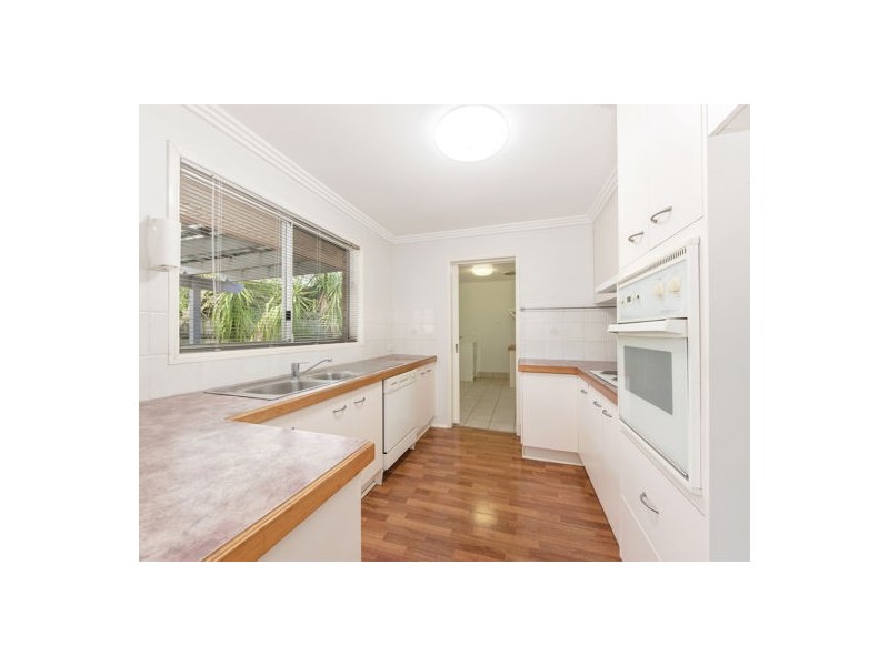 2 Lakewood Court, Flinders View QLD 4305
