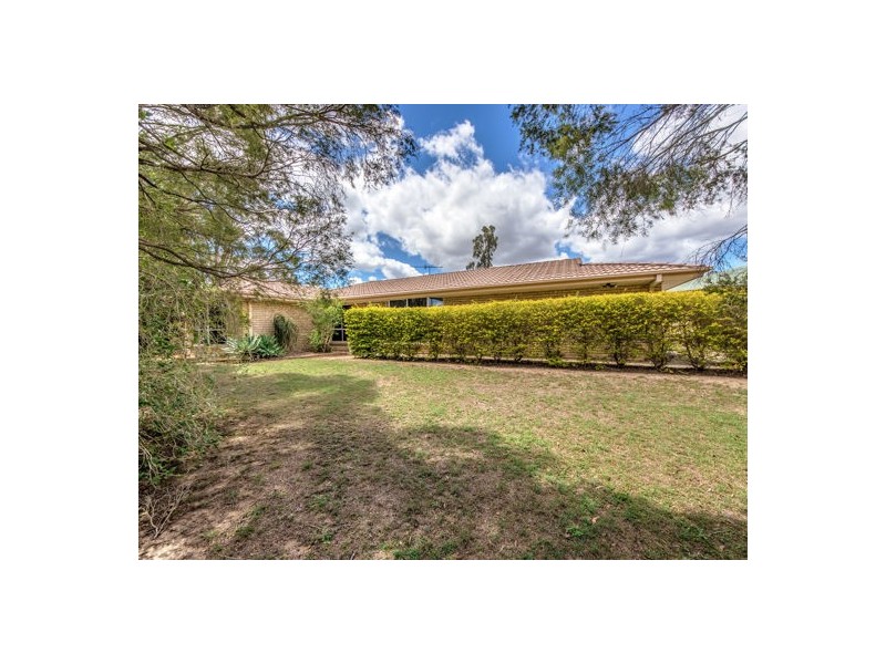 2 Lakewood Court, Flinders View QLD 4305