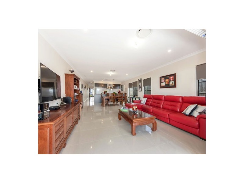 33 Lomandra Street, Deebing Heights QLD 4306