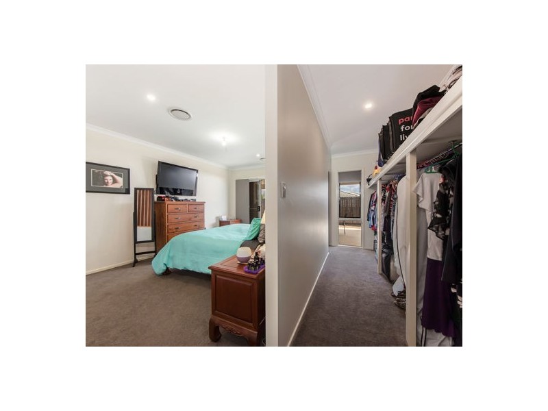 33 Lomandra Street, Deebing Heights QLD 4306