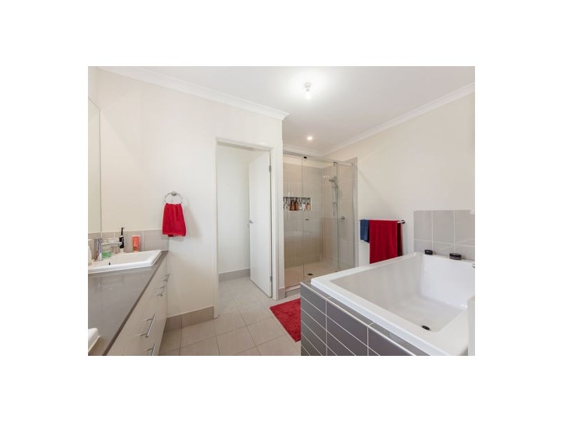 33 Lomandra Street, Deebing Heights QLD 4306