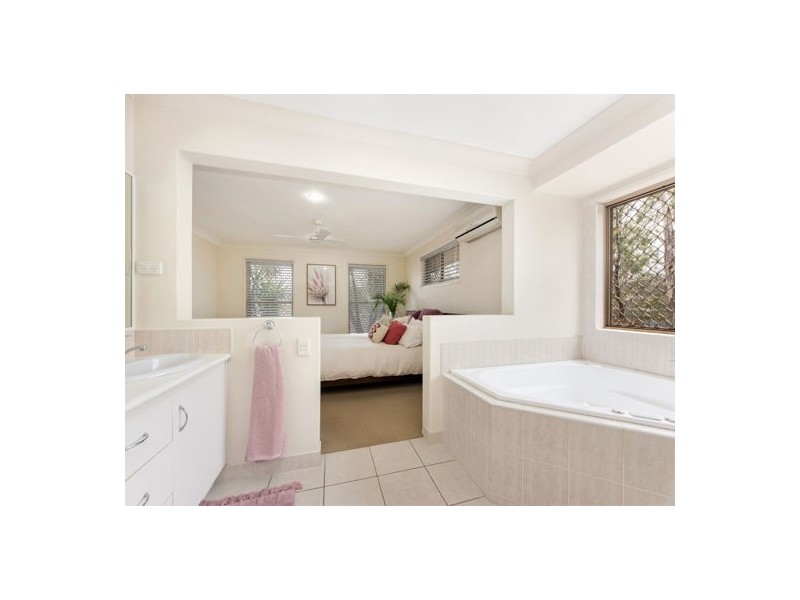 17 Darlington Court, Flinders View QLD 4305