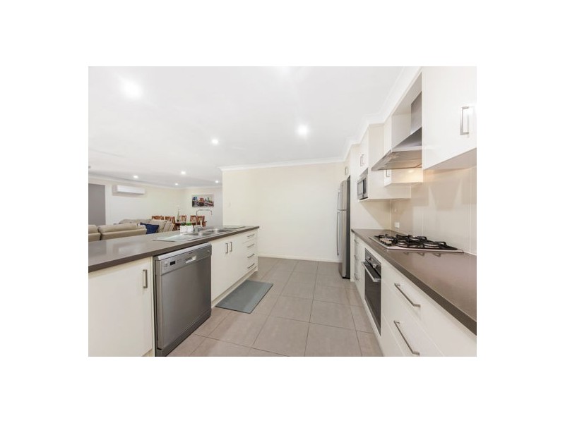 32 Piccadilly Court, Deebing Heights QLD 4306