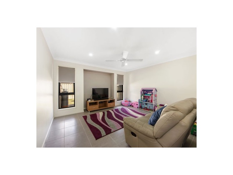 32 Piccadilly Court, Deebing Heights QLD 4306