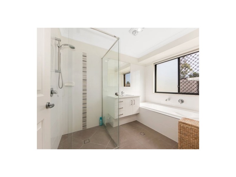 32 Piccadilly Court, Deebing Heights QLD 4306