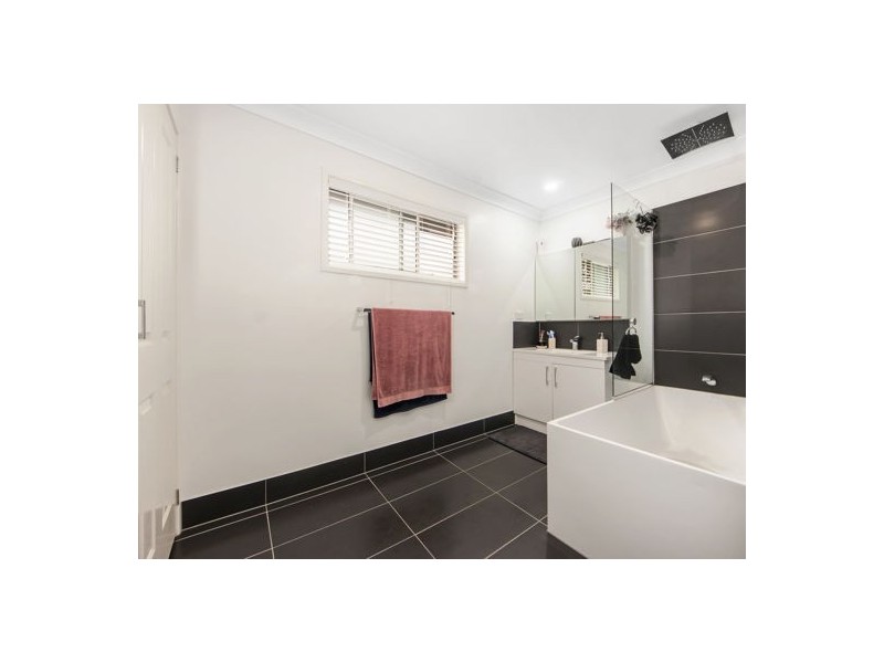 33 Tinworth Street, Willowbank QLD 4306