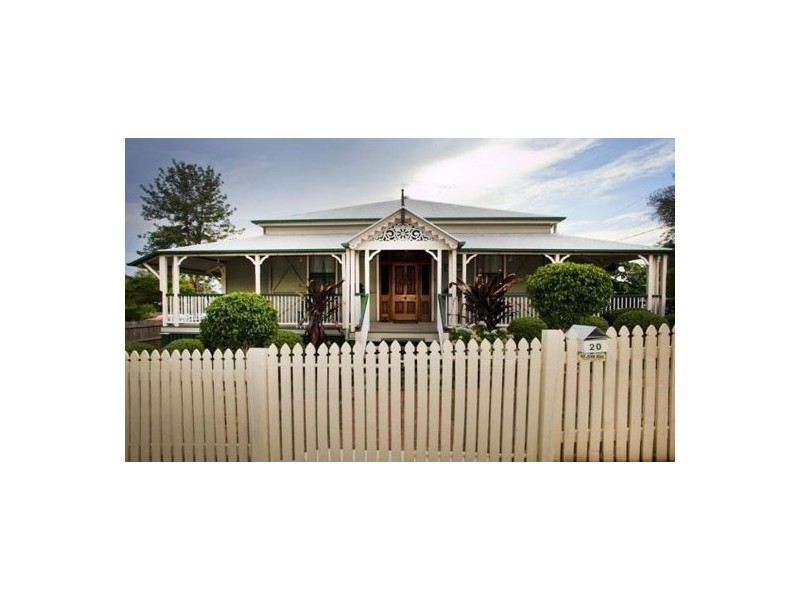 20 Thomas Street, Blackstone QLD 4304