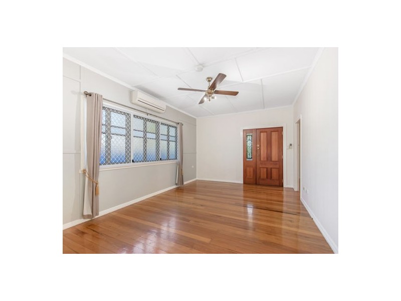 8 Siemons Street, One Mile QLD 4305