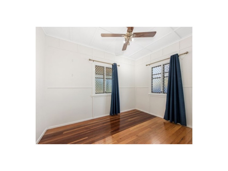 8 Siemons Street, One Mile QLD 4305