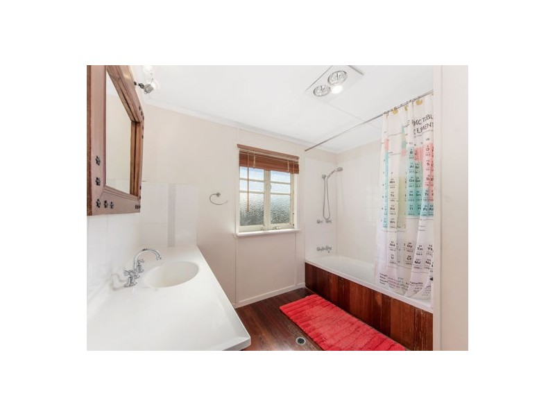 8 Siemons Street, One Mile QLD 4305