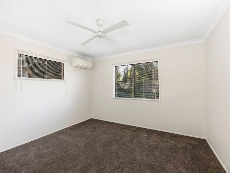 8 Barnes Court, Silkstone QLD 4304