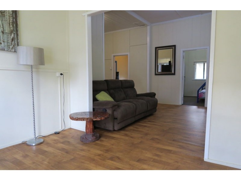 27 Queen Street, Harrisville QLD 4307