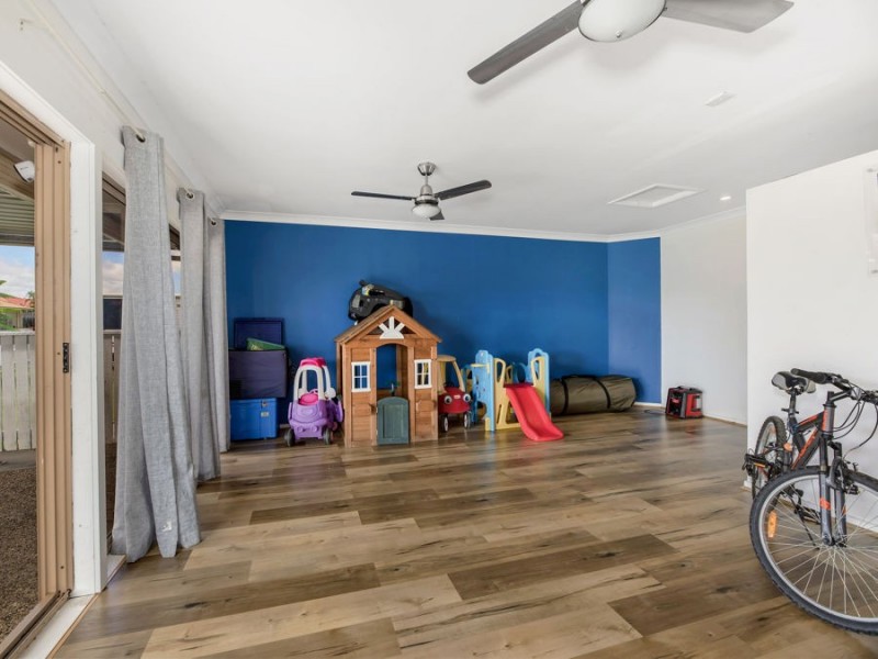 33 Banksia Drive, Raceview QLD 4305