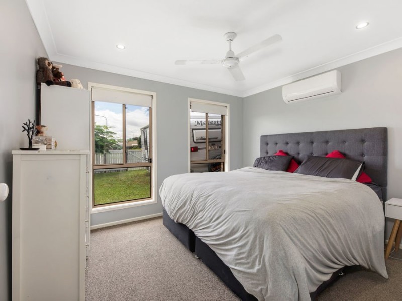 33 Banksia Drive, Raceview QLD 4305