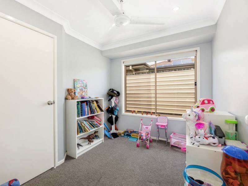 33 Banksia Drive, Raceview QLD 4305