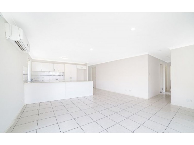 8 Dornoch Crescent, Raceview QLD 4305