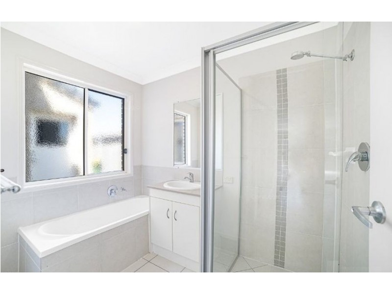 8 Dornoch Crescent, Raceview QLD 4305