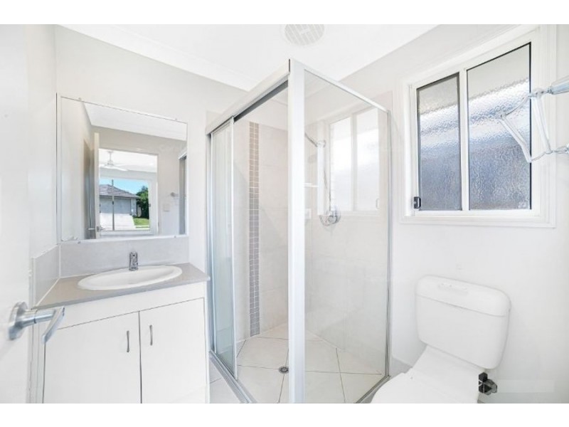 8 Dornoch Crescent, Raceview QLD 4305