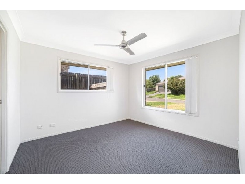 8 Dornoch Crescent, Raceview QLD 4305