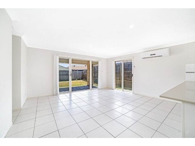 8 Dornoch Crescent, Raceview QLD 4305