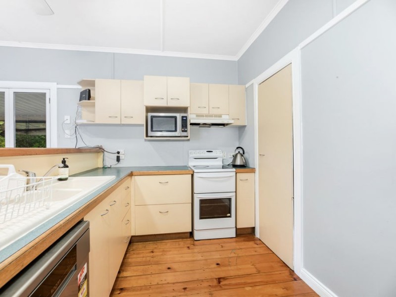 34 Alice Street, Silkstone QLD 4304