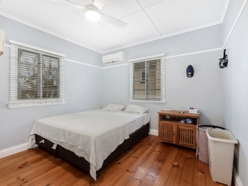 34 Alice Street, Silkstone QLD 4304