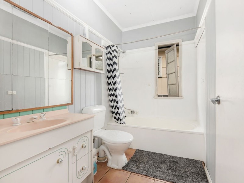 34 Alice Street, Silkstone QLD 4304