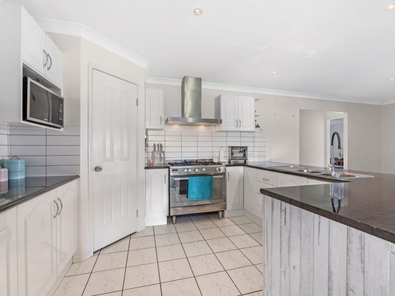 25 Angela Place, Yamanto QLD 4305