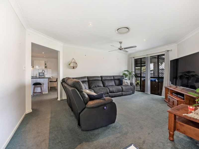 25 Angela Place, Yamanto QLD 4305