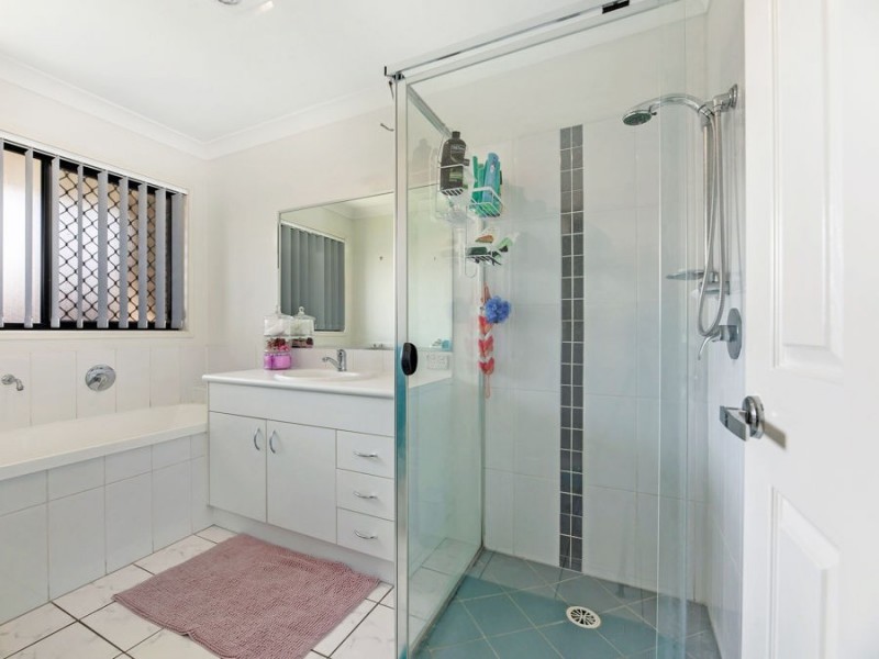 25 Angela Place, Yamanto QLD 4305