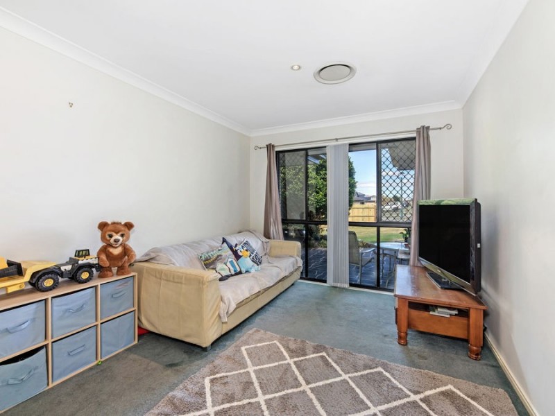 25 Angela Place, Yamanto QLD 4305