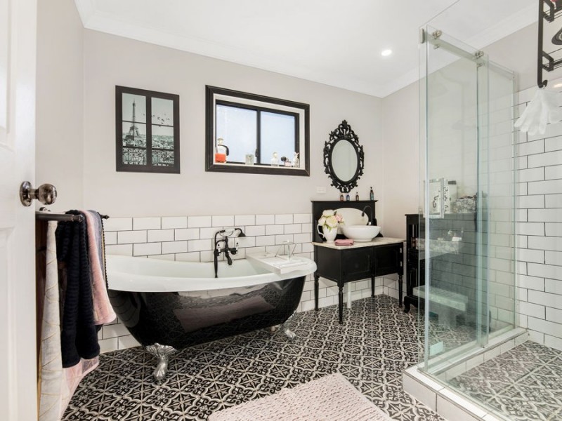 2 Walsh Street, Newtown QLD 4305