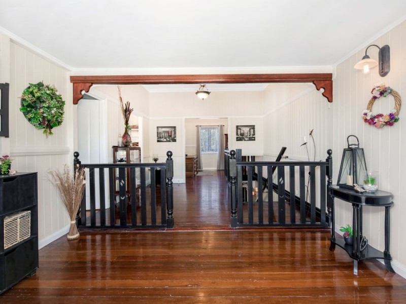 2 Walsh Street, Newtown QLD 4305