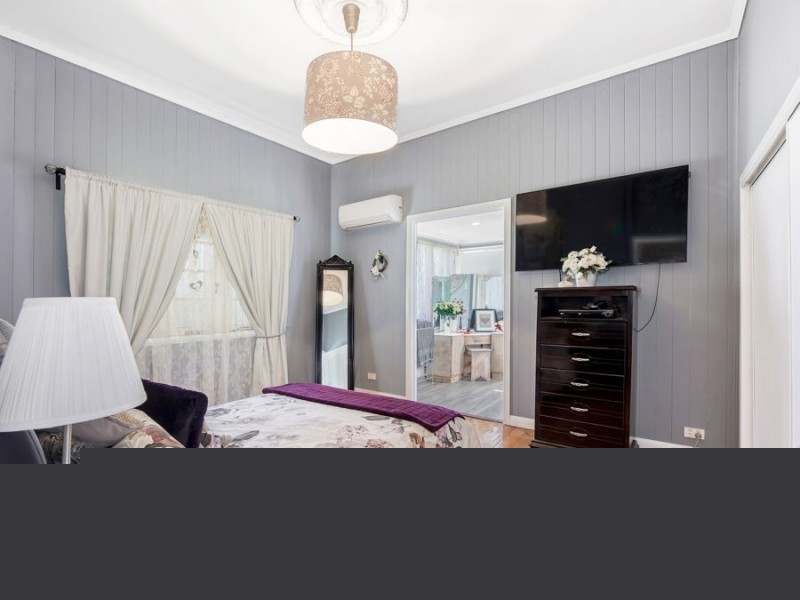 2 Walsh Street, Newtown QLD 4305