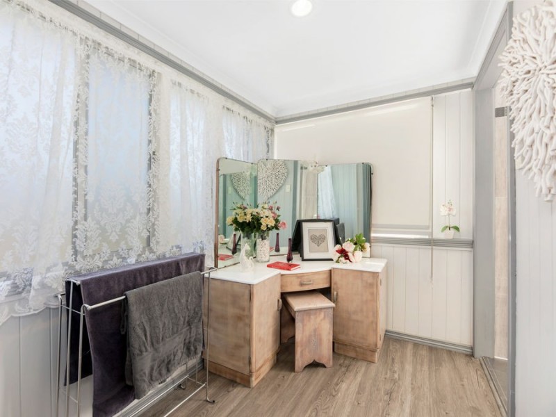 2 Walsh Street, Newtown QLD 4305