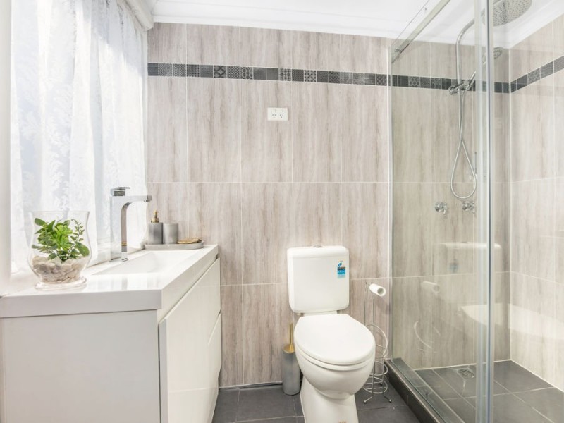 2 Walsh Street, Newtown QLD 4305