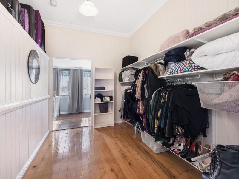 2 Walsh Street, Newtown QLD 4305