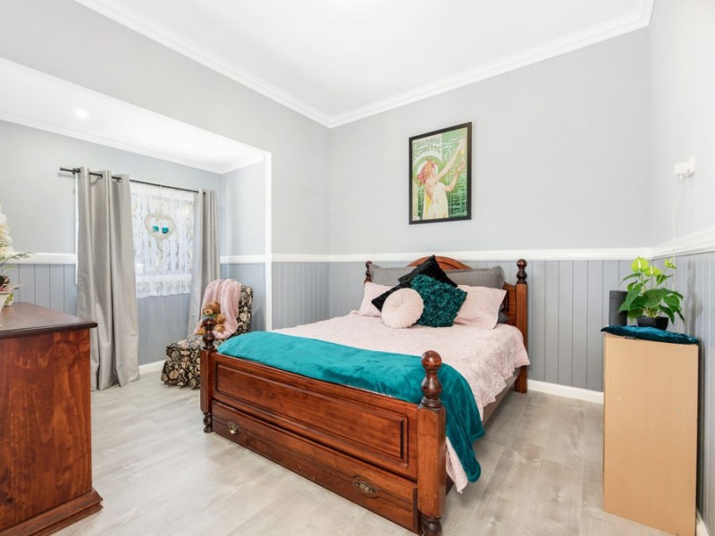 2 Walsh Street, Newtown QLD 4305