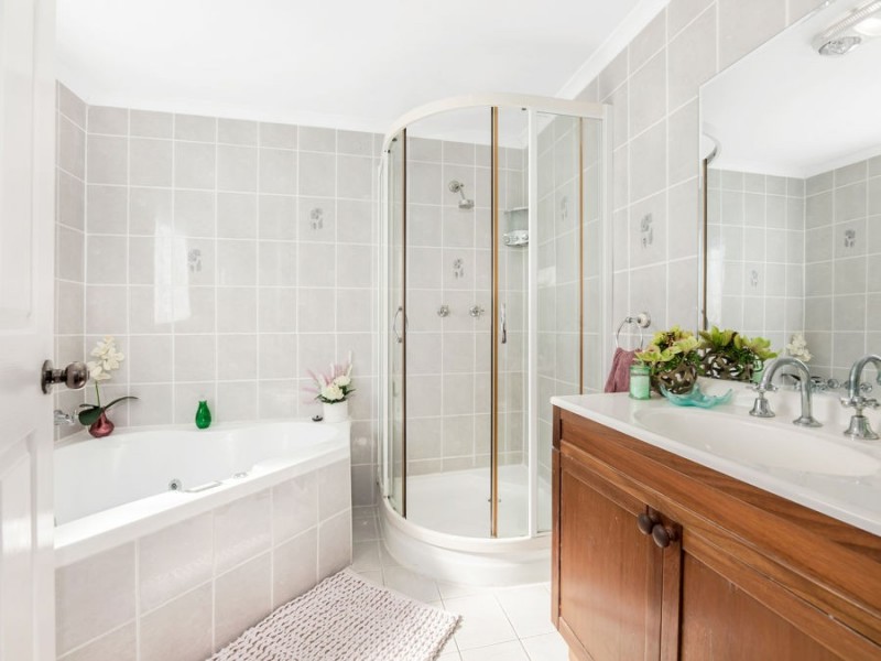 2 Walsh Street, Newtown QLD 4305