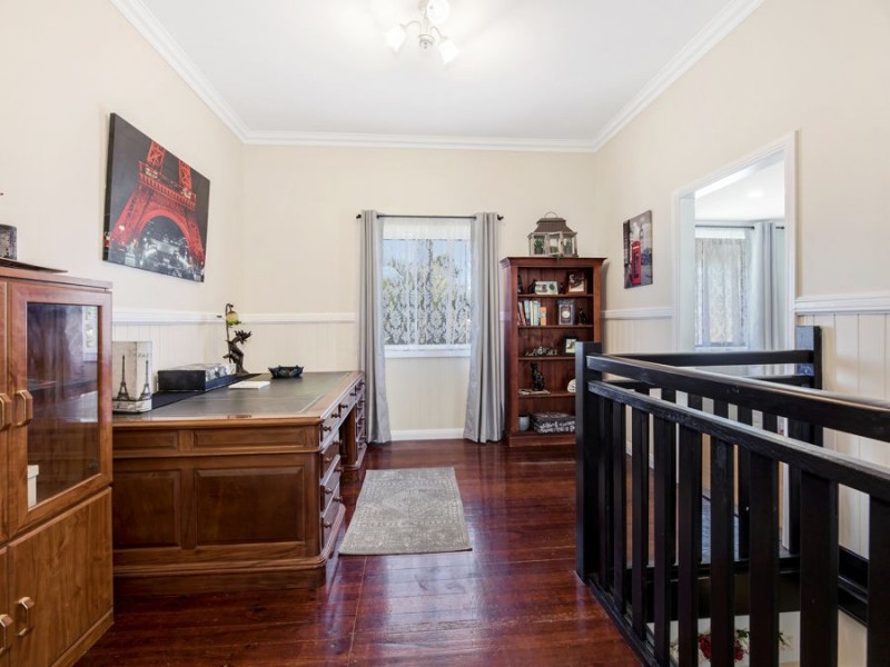 2 Walsh Street, Newtown QLD 4305