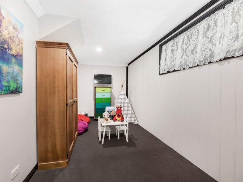 2 Walsh Street, Newtown QLD 4305