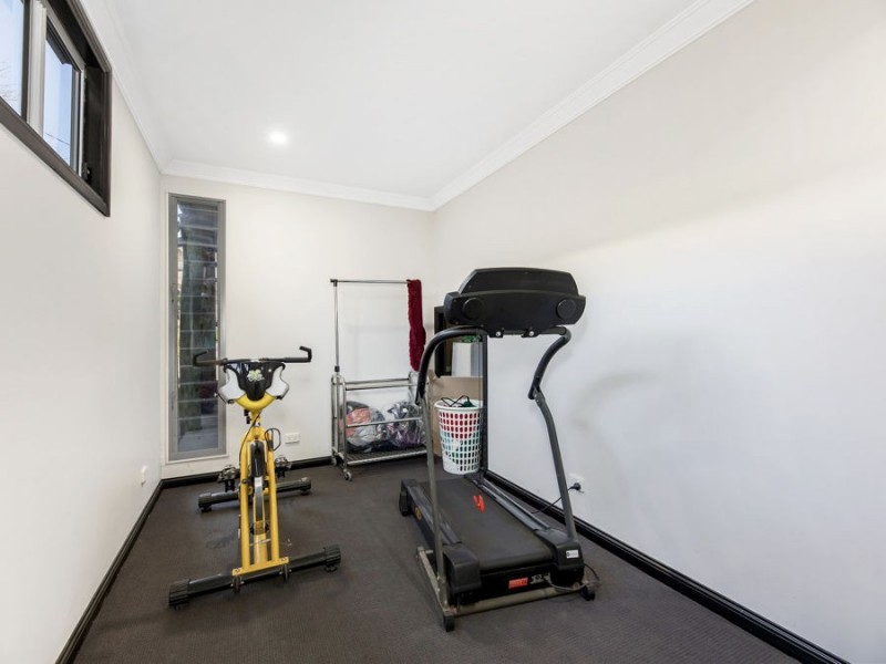 2 Walsh Street, Newtown QLD 4305